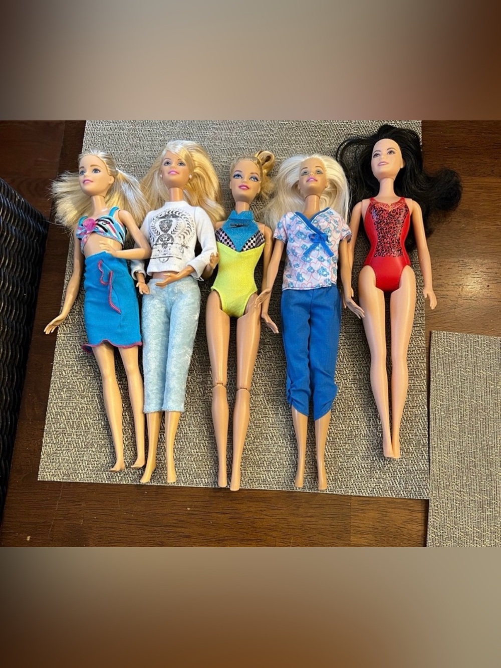 Barbie. Set of‎ Fashion Dolls in Colorful Outfits